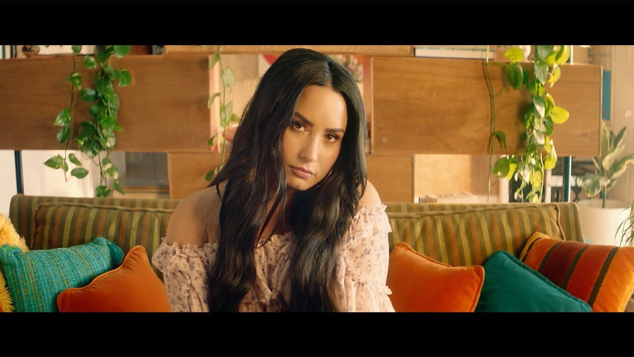 Embedded thumbnail for Clean Bandit - Solo feat. Demi Lovato