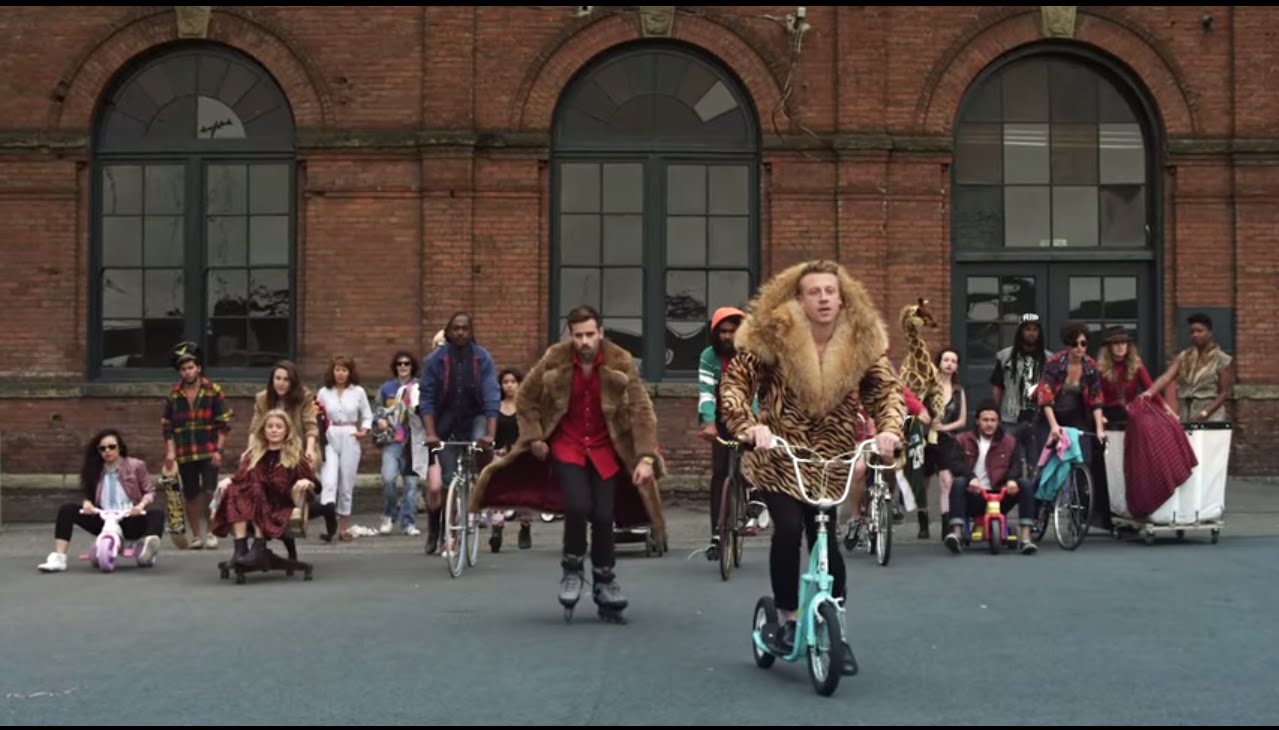 Embedded thumbnail for MACKLEMORE &amp;amp; RYAN LEWIS - THRIFT SHOP FEAT. WANZ